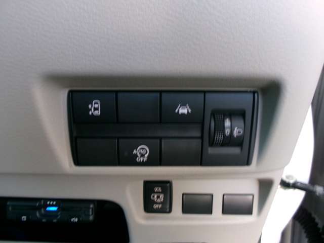 走行支援スイッチが配備されています。