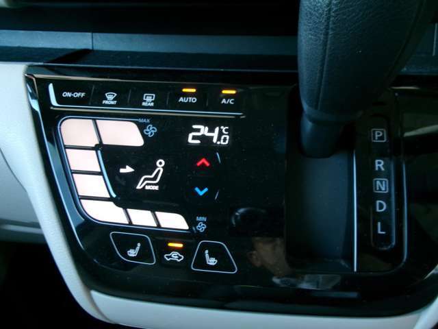 一年中四季を通じて室内空間を快適に保つ操作のしやすいオートエアコンです。