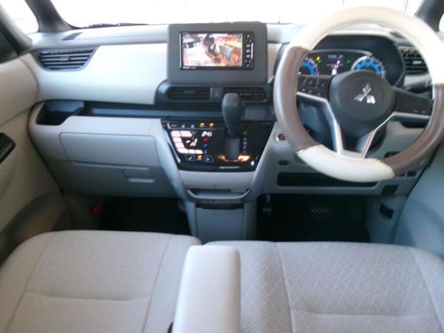 操作性と視認性に優れたインパネまわり、各スイッチは操作性を重視してデザインされてます！！