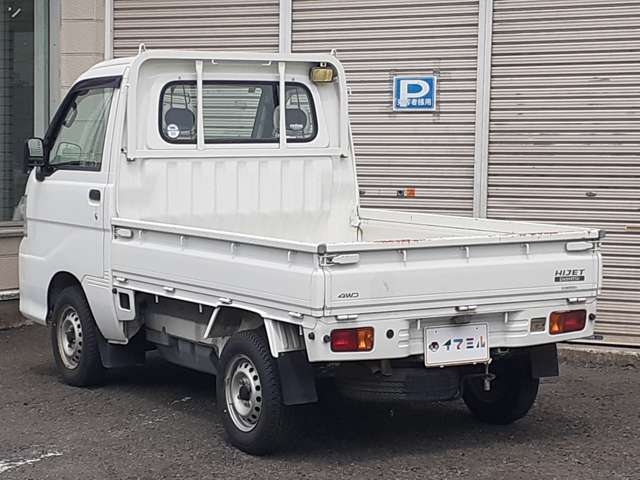 4WD車ですので、坂道・悪路でもパワフルな走行が可能です♪