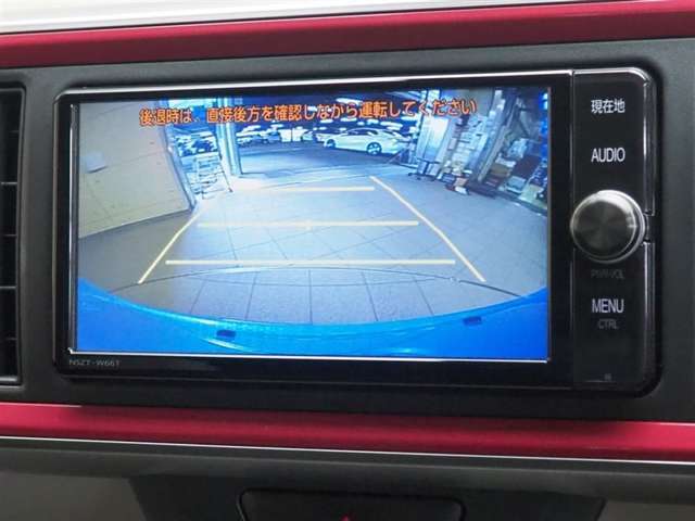 バックカメラもついておりますので、駐車時に確認できます。