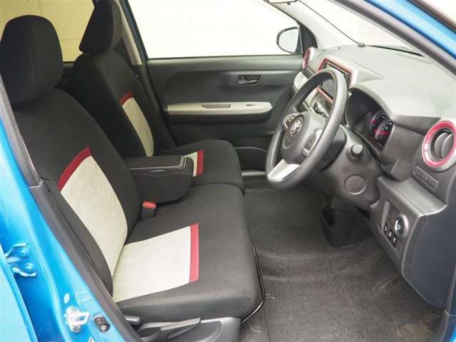 前席の様子になります。長時間の運転でもリラックスできます。