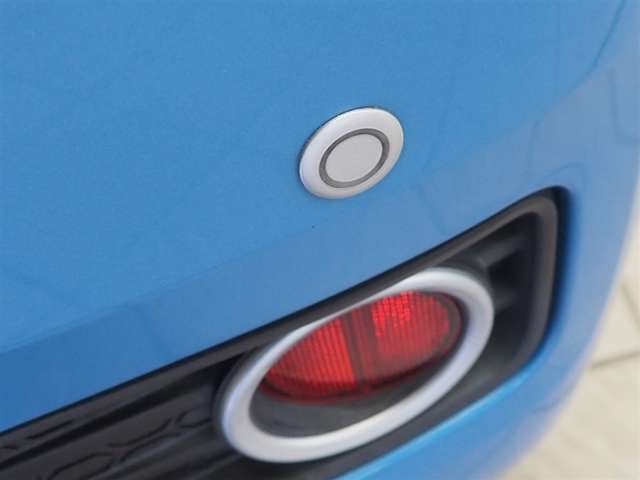 コーナーセンサーが搭載されているので、運転中も安心です！