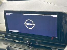 【メーカー純正ナビ】インテリアに溶け込むスタイリッシュな「専用設計」メーカーナビを装備♪視認性や操作性など基本性能にも優れ、より上質なカーライフをお楽しみいただけます。