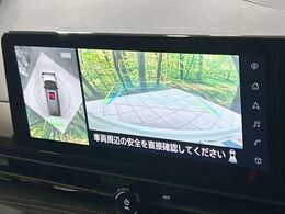 【アラウンドビューモニター】専用のカメラにより、上から見下ろしたような視点で360度クルマの周囲を確認することができます☆死角部分も確認しやすく、狭い場所での切り返しや駐車もスムーズに行えます。