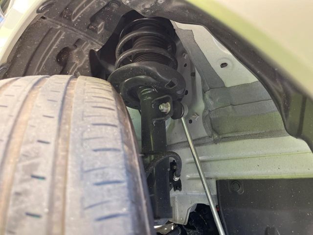 お車を安心してお乗りいただく為には、足回りの定期点検が欠かせません。サービスサポート（有償保証）では無料点検もご提供しており、安心のカーライフをお過ごしいただけるサポート体制が整っています。