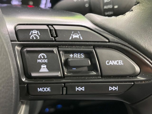 【レーダークルーズコントロール】高速道路での長距離走行が楽に！！自動で速度を保つクルーズコントロールが、衝突軽減システムと連携し、前方の車両を感知して車間を保つように速度調節してくれます！！