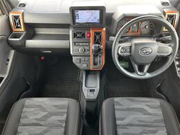 インパネ周りの画像です。店舗にて現車の確認もいただけますので、お電話で在庫のご確認の上是非ご来店くださいませ！！！ワクワクするクルマ選びをご提案します！