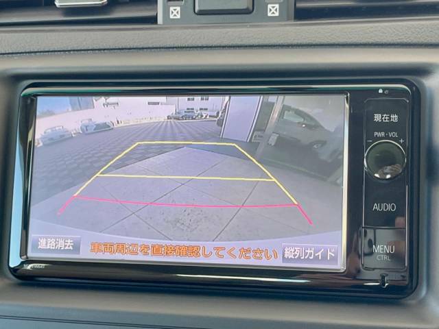 【バックカメラ】駐車時に後方がリアルタイム映像で確認できます。大型商業施設や立体駐車場での駐車時や、夜間のバック時に大活躍！運転スキルに関わらず、今や必須となった装備のひとつです！