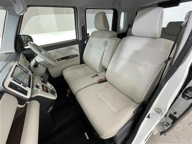 【助手席】きれいな助手席なので家族や友だちに乗ってもらっても安心です！