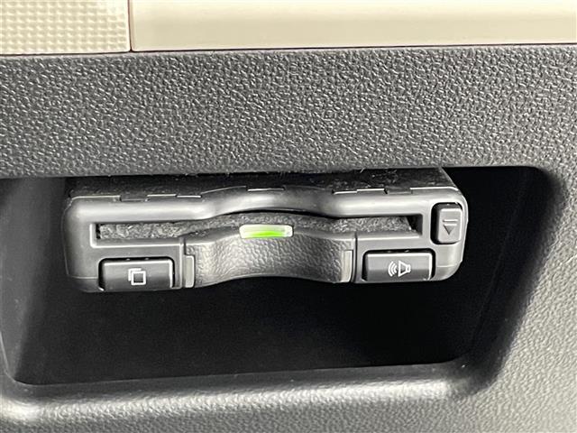 【ETC】有料道路を利用する際に料金所で停止することなく通過できる、ETC車載器（ノンストップ自動料金収受システム機器）が装備されています。セットアップを行うことで利用可能になります。