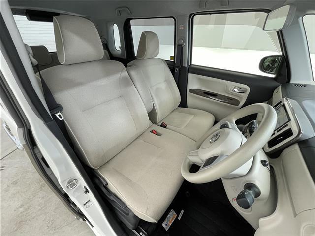 【運転席】座り心地が良いシートなので長時間の運転でも快適にお過ごしいただけます。新品のフロアマットのご注文も可能です。掲載箇所以外にご希望の写真がございましたらお気軽にお問い合わせ下さい。