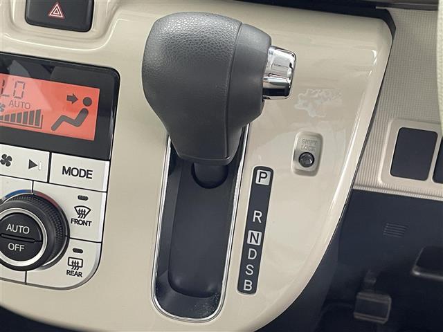 【シフトレバー】シフトも操作しやすく快適なドライブを楽しんでいただけます！