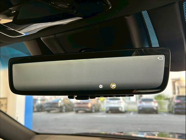 【デジタルインナーミラー】を搭載しております。ミラーにより後方確認ができますので、駐車の際などに役立ちます。