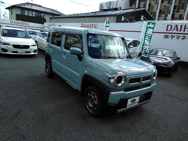 当店では、お客様が安心してお車に乗って頂くために、徹底した納車点検を行っております。また、タイヤ、バッテリー、エンジンオイル等の部品が要整備と認められた場合は新品交換しております。