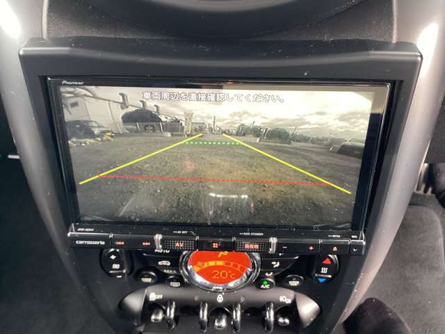 バックカメラもついているので駐車も楽々、安心です。