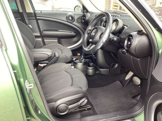 運転席の写真になります。