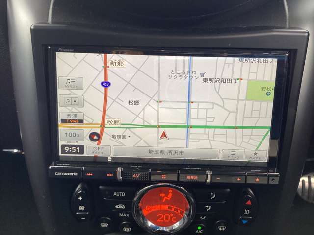 こちらのナビはフルセグ、CD、DVD視聴可能です。楽しみながら運転できますね。