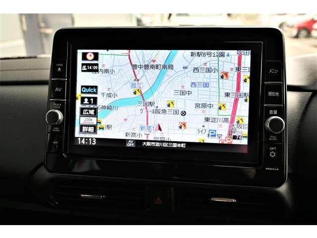 【ナビゲーション】ワイドで明るい液晶画面、簡単な操作方法、多機能ナビゲーション。知らない街でも安心です。