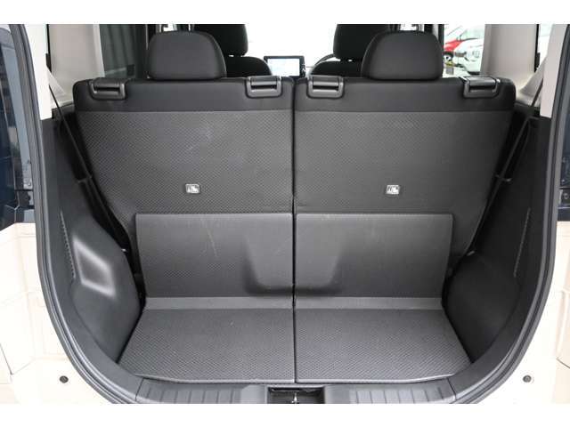 日常のお買い物には充分なトランクスペース◆◇積み下ろしもラクラクでショッピングに役立ちます