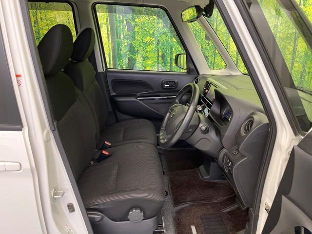 運転席シート廻りは使用感も少なく、良好な状態となっています。前オーナー様が丁寧に使っていたことがよくわかりますね。