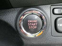 スタートシステム♪エンジンの始動は、ブレーキを踏んでエンジンスイッチを押すだけ。キーを差し込む手間もなく、カンタンでスムーズです♪