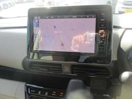 ナビ付です！いまやナビはルート案内機能だけに留まりません。テレビが見れたり、バックモニター機能で、バック駐車をサポートしてくれます。快適なカーライフをおくることができます。