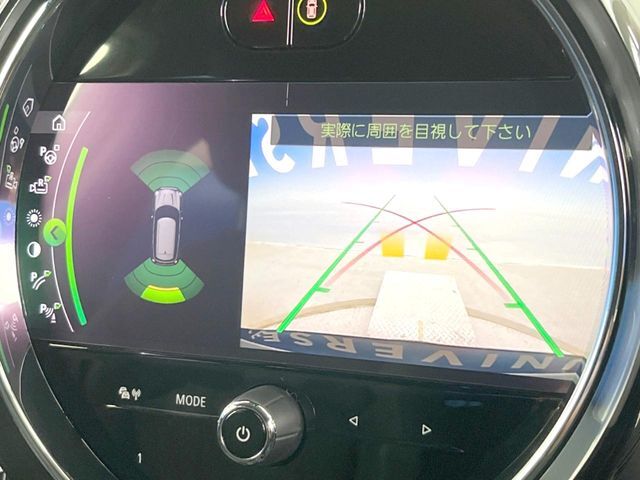 ●ガイドライン付きバックカメラ：不安な駐車もこれで安心！ガイドライン付きなので狭い箇所での駐車もラクラクです！