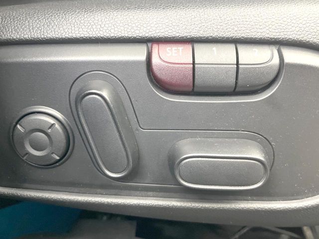 ●メモリー付きパワーシート：あなたに合わせたシートポジションが2つまで登録可能！フルパワーシートだから座席調整も楽々♪お好みのシートポジションで、ストレスないドライブをお楽しみください。