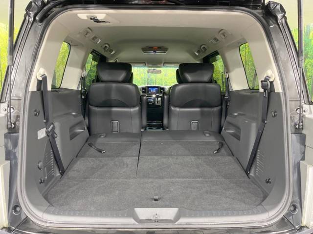 普段のお買い物や通勤、送迎等に十分な荷室スペースを確保しております。セカンドシートを倒すと、大きな荷物の積載も可能です♪
