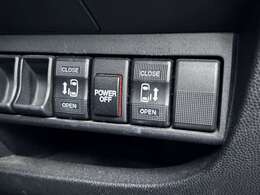 パワースライドドアも装備されております♪荷物をもっての乗り降りや傘を差しながらでも簡単に開閉可能です♪開閉時に異音等も無くとてもスムーズです♪車内からボタン一つで簡単に操作が行えます♪