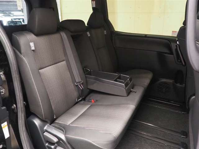 ゆとりある広々とした車内空間は、ドライブを始め買い物やレジャーなど、幅広く活躍します。一人でもみんなとでもお出かけを楽しみましょう！