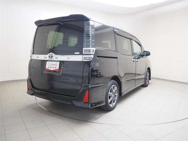 走りにこだわりながら収納力も持ち合わせたお車です。荷物を載せて軽快なドライブを楽しめますよ♪