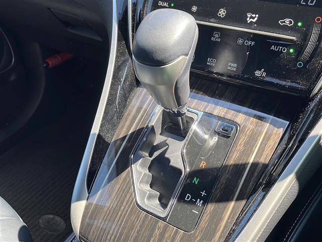 気になる車はすぐにお問い合わせください！画面右側の0066から始まる無料ダイヤルからお問い合わせ下さい！専門スタッフがお車のご質問にお答えいたします！