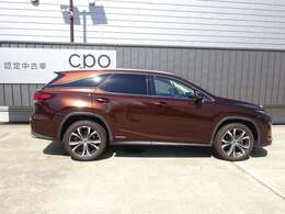 【G-link lite（有償）】万一のトラブルに対応する充実のセキュリティシステムや、音声対話による目的地設定・情報検索を備えた、先進のテレマティクスサービスが任意で利用可能です。