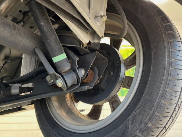 お車を安心してお乗りいただく為には、足回りの定期点検が欠かせません。サービスサポート（有償保証）では無料点検もご提供しており、安心のカーライフをお過ごしいただけるサポート体制が整っています。