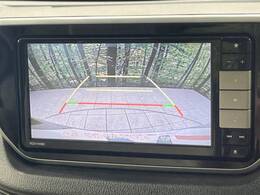 【バックカメラ】駐車時に後方がリアルタイム映像で確認できます。大型商業施設や立体駐車場での駐車時や、夜間のバック時に大活躍！運転スキルに関わらず、今や必須となった装備のひとつです！