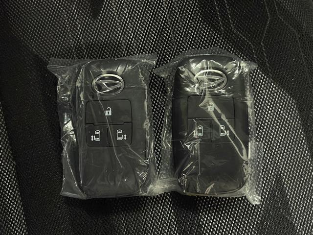 【スマートキー＆プッシュスタート】鍵を挿さずにポケットに入れたまま鍵の開閉、エンジンの始動まで行えます。