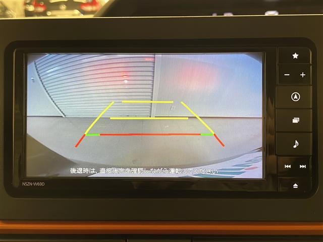 【バックカメラ】で駐車時に後方確認もできますので、大きな車の運転で不安な方も安心してお乗りいただけます！