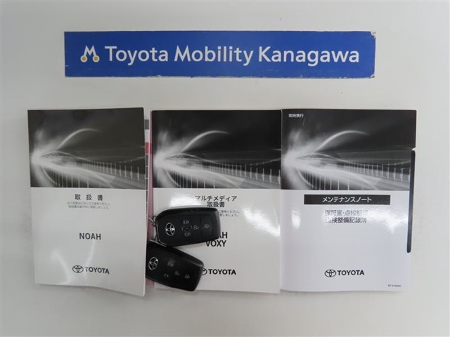 ＜コネクティッドナビ＞：ご利用には別途契約が必要になります。（無償利用期間は初度登録年月から5年間です）詳しくはスタッフまでお問合せください。