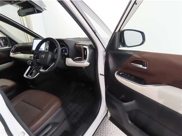 【禁煙車の定義】当店の定義・・・☆タバコ臭くない事☆コゲがない事☆灰皿等の喫煙器具が未使用の事　以上3項目をクリアした場合【禁煙車】と表示します。（現状を表しています。過去の事は、断定できません。）