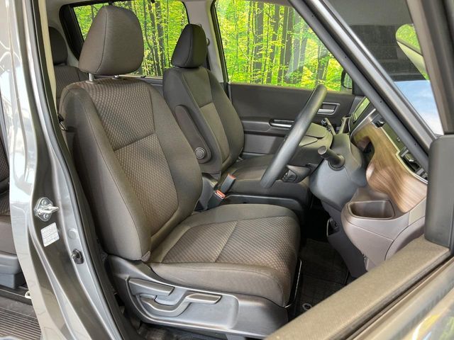 運転席シート廻りは使用感も少なく、良好な状態となっています。丁寧に使われていたことがよくわかりますね。