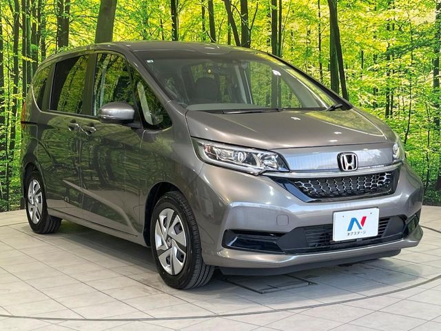 大好評のボディコーティング「弾スプラッシュコート」もご納車までに施工可能。通常のガラスコートと異なる、耐久年数6年の無機質ガラスコーティングが、ボディをキレイな状態に保ってくれます。