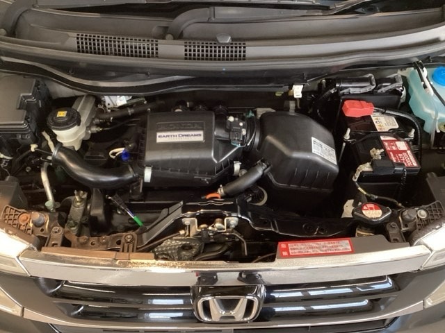 ホンダスタッフがしっかり整備して保証付きにてお渡し致します。エンジンルーム＆室内ルームともにクリーニング済みで清潔です。快適なドライブをお楽しみください。