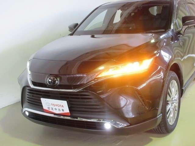 LEDヘッドライトです。デザイン性がよくとても明るいので、夜間の走行や悪天候でも安心です。しかも長寿命！