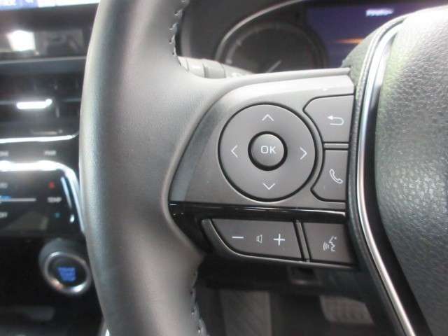 『ステアリングスイッチ』付きなので、ハンドルから手を離さずにオーディオ操作をする事ができます。
