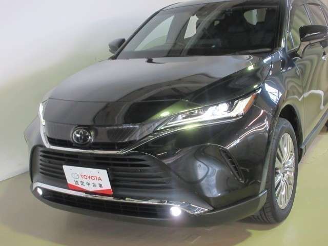 LEDヘッドライトです。デザイン性がよくとても明るいので、夜間の走行や悪天候でも安心です。しかも長寿命！