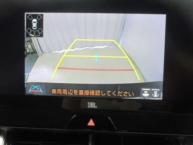 バックモニターで、後方を確認しながら安心して駐車することができます。運転初心者も熟練者も必須の機能ですよ！