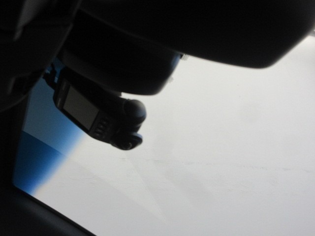 万が一のトラブルのときにも役に立つドライブレコーダーを装備しています。側面衝突や幅寄せ・割り込み対策に！