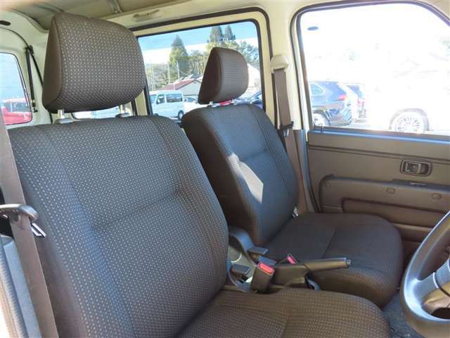 運輸局指定のサービス工場も併設しています。運営もトヨタで安心♪点検や整備、修理など、お気軽にご用命くださいませ！車検も基本、当日に完了！お待たせしません。ぜひ、お問い合わせ下さい！